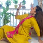 Antara Biswas Instagram - Guys, sharing a clip of me dancing to my favourite song! Hope you like it! #gharmorepardesiya #justtried #love #dancing 🎥: @vikrant8235 thanks @heenaalad
