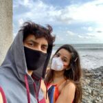 Antara Biswas Instagram - Be Strong Like The Waves.... Embrace Everything... And Have The Power Even To Erode The Hardest Rock That Comes In Your Wave.... #goodmorning #potd #us ❤️ #togetherness #blessed #positivity #positivethinking #strong #belief #faith #mercy #believeingod SeaWorld