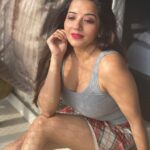 Antara Biswas Instagram – No Matter How You Feel…. Get Up , Dress Up, Show Up, And Never Give Up …. 😀😀🤷‍♀️🤷‍♀️…. #friday #weekend #mood #athome #quarantine #life Mera ghar