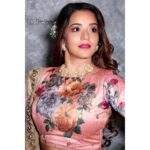 Antara Biswas Instagram – Let The Indian Ness Show 🌸🌺🌸🌺🌸🌺🌷💐…. 

Photography: @riyabajaj_photography 
Wearing: @ethnicplus.in 
Styled by : @styling.your.soul 
Makeup: @sachinmakeupartist1 
Hairstyling: @shab_qureshi786 
Assisted by: @deepakpathak663