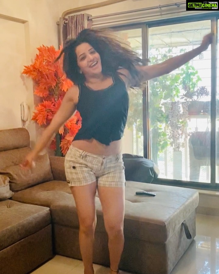 Antara Biswas Instagram - Amidst This Global Issue .... I Have A Reason To Smile , Laugh, Dance And Be Very Happy ... Yes Friends We Are #3million #instagram #family Now.... Thank You So So Much For This Love .... But I Have A Request To You .... All My Friends... Please Be A Responsible Citizen ... Please Stay At Home ... And Save Yourselves And Others Too... We Have To fight #coronavirus .... Please Listen To Our Government’s Decision... This Is For Our Wellbeing And Our Life... Please Take This Matter Seriously 🙏🙏.... #thankyou #friends #loveyouall #besafe #stayhomesavelives Home Sweet Home