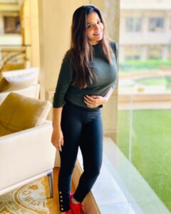 Antara Biswas Instagram - Train Your Mind To See The Good In Every Situation 🙏... #thinkpositive #bepositive Its A Phase ... And It Will Go... We Will Overcome... Keep Smiling #bestrong