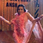 Antara Biswas Instagram - Thank You @shahbaz_directorofphotography for giving me this rehearsal video in which you captured all of us so nicely ❤️... it’s awesome and such a beautiful Memory to cherish once again... “chutki” @ritucj i liked your 😉 wink... and rehearsal mein fur proper gaya tha on @koushikamit Shekhar ji 👍🏻... ashy baby @ashitadhawan dancing with bhabhi dayan 😃😃... Pia @niyatifatnani main bhul gayi thi na koi step 🙈... Ansh @rajputharshjayesh gusse mein ho 😃😃 ... bacche bhi pareshan mujhse .... @kapilsoni222 ACP sahab bhi samajh nahi pa rahe kya karna chahiye 🤣 #memories #socute #ourlastdancingvideo #together #rathorefamily #nazar #rehearsal