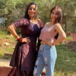 Antara Biswas Instagram – When We Met Again…. #happyfaces #laughter #smile #whatnot #loveyou @niyatifatnani Goregaov Film City, Mumbai