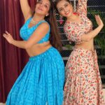 Antara Biswas Instagram - Happy Navratri 🙏 Everyone…. Here’s Our Dance Number that We Always Have to Shoot 👯‍♀️🤷‍♀️…. #ghanichori #navratri #durgapuja #festivalvibes #dance #moni #niyati #monalisa #nazar #ankaheedastaan #mohana #pia @niyatifatnani