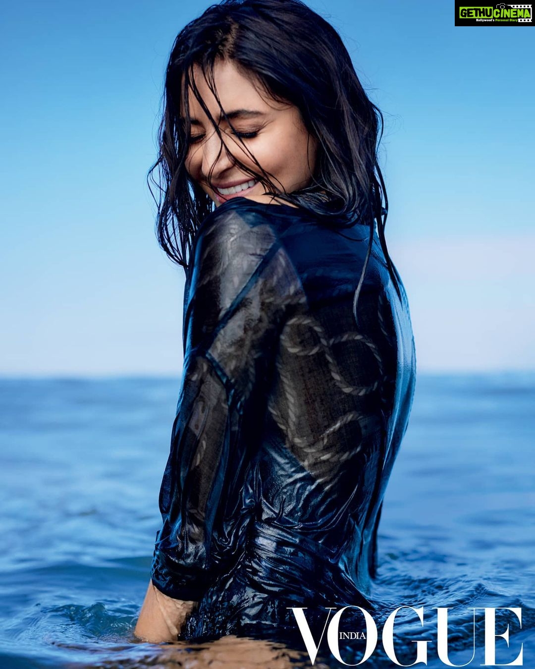 Anushka Sharma Instagram - Ocean baby 💙🌊 @vogueindia @anaitashroffadajania