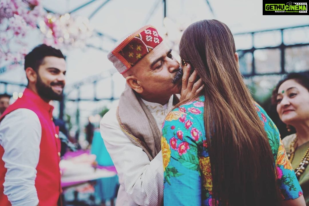 Anushka Sharma Instagram - A conversation between my papa and me when he would drive me to pre University college before he went to his office on his Army posting in Bangalore... Papa- "Always do the right thing in life no matter how hard it is . You will always come out happier and at peace with yourself " Me- "But how will I know what's the right thing to do in all situations in life " Papa-"For that, pray for wisdom. Wisdom to know the difference between right and wrong and the strength to choose the right thing always " I pray that you all find the same wisdom that I pray for daily and I pray that all girls are blessed with a father like mine 🙏❤️