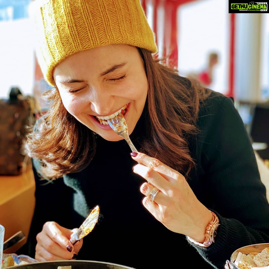 Anushka Sharma Instagram - Knowing what I want to eat and making me laugh ! My husband has figured it out 🥰😋😘