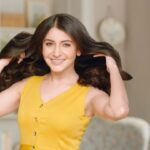 Anushka Sharma Instagram - “Dosti mein advice nahi, dekhbhaal karte hain.”.... with @godrejexpert Rich Crème hair colour, jisme hai 10 times aloe vera ki dekhbhaal. #DostiMeinDekhbaal