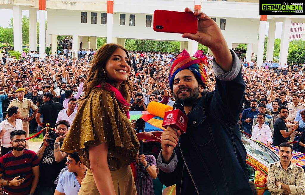 Anushka Sharma Instagram - Jaipur mein bhi "sab badiya hai" 😃🌟@varundvn