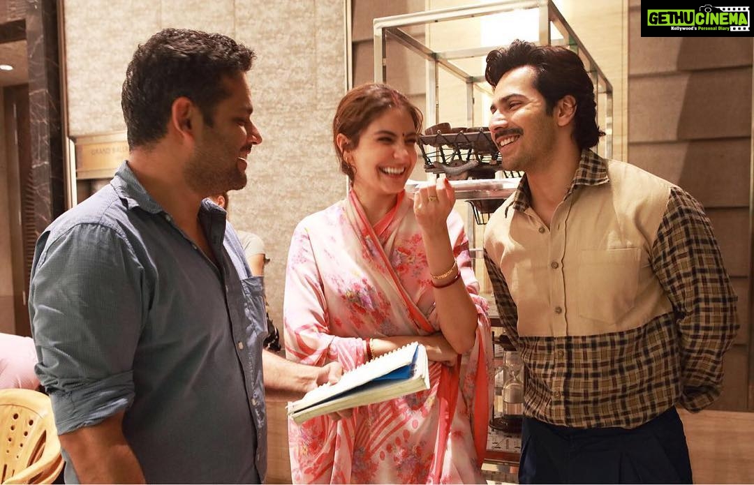 Anushka Sharma Instagram - A truly special film by a truly special story-teller, #SharatKataria.. Mauji and Mamta are coming to tell their story on Sept 28 at a theatre near you.. @suidhaagafilm @varundvn #ShootWrap