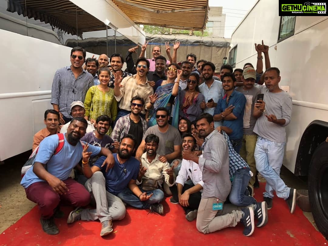 Anushka Sharma Instagram - Mamta and Mauji say bye to delhi but the incredible memories will live on... it’s rare to get to work with so many amazing people. This is what makes the journey even more special. Can’t wait for all of you to see a very special film #SuiDhaaga and @varundvn Your infectious energy on set will be missed 😊