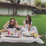 Anushka Sharma Instagram - Made the most of the few hours before night shoots here in Bhopal . Made friends with horses , walked around , swam , had lunch (pizza!) on the grass ! So all in all a day well spent before night time shooting begins. BUT can we please see how terribly clove is failing at basic things like ... eating 🤣👏🏼💖 @cloverwootton