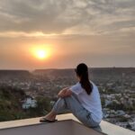 Anushka Sharma Instagram - Watching the sunrise & sunset in Chanderi is one of my most cherished moments in life! Will miss it now that the shoot here comes to an end. Next stop.. Bhopal! #suidhaaga