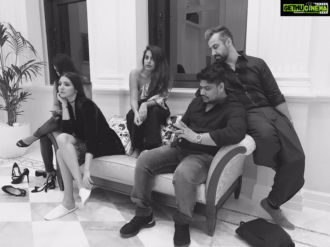 Anushka Sharma Instagram - Thank you to my lovely team for putting up with the hectic madness of promotions, less sleep & odd hours & still giving your best and staying positive ! Love you guys 💕