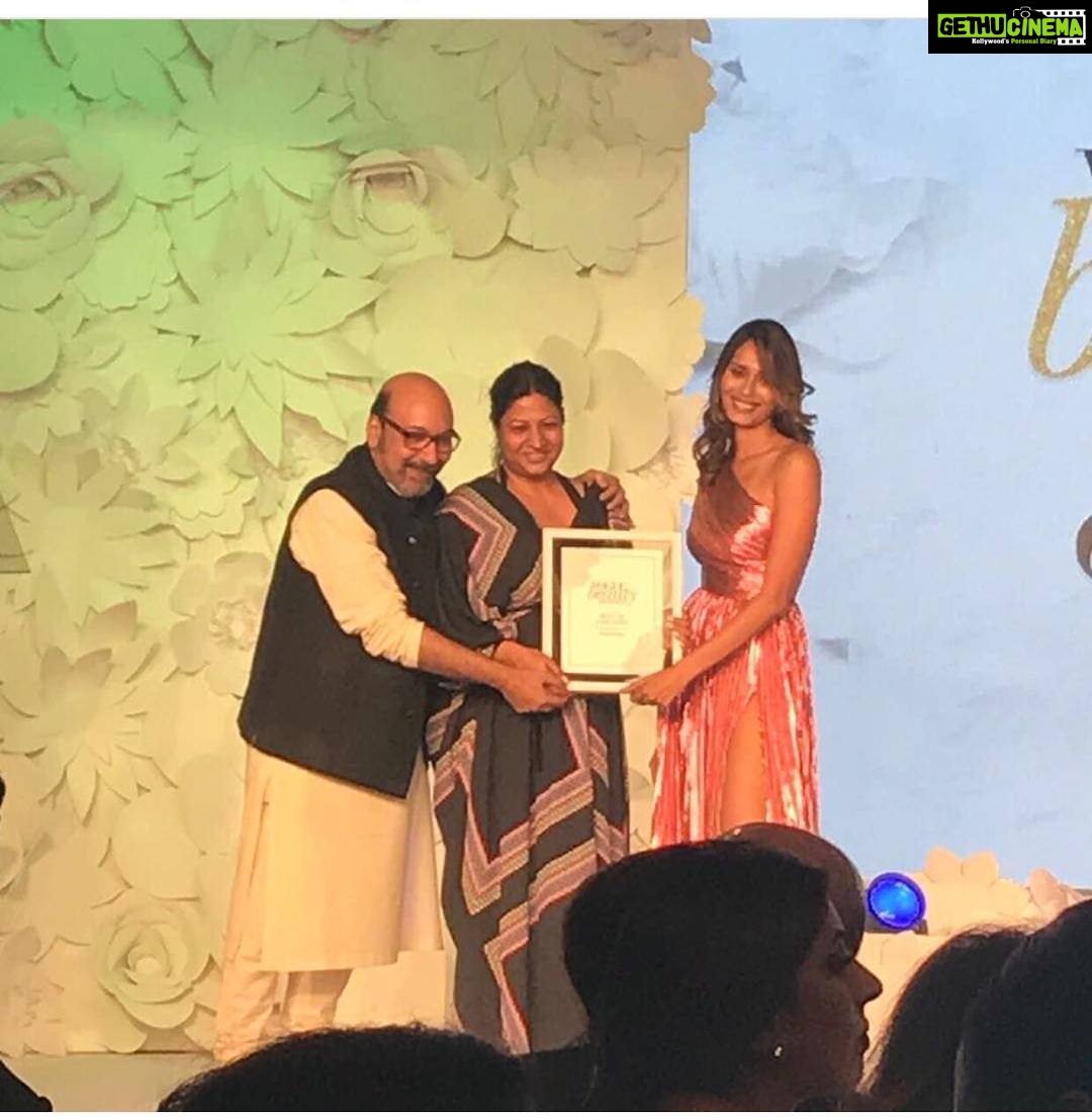 Anushka Sharma Instagram - Congrats @puneetbsaini on winning make up artist of the year 😘 Thank you for making me look so pretty Ae Dil Hai Mushkil ❤ love you 😘❤