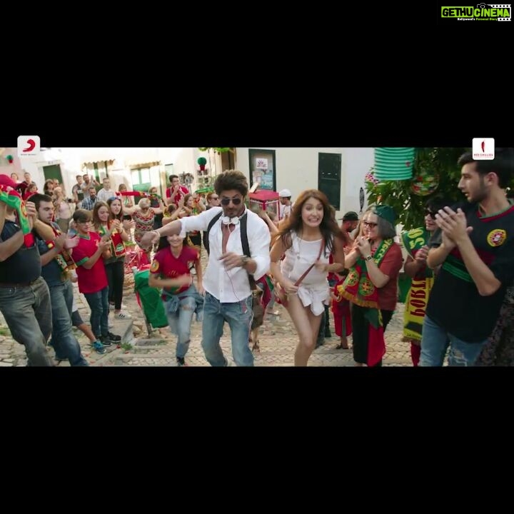 Anushka Sharma Instagram - @iamsrk see what happens when @diplo drops the beat & starts Phurring! Song tomorrow till then here's #MiniPhurrr