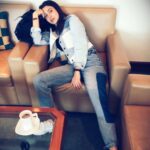 Anushka Sharma Instagram – All set to fly back to the hood … Mumbai ✈😎 and back to #JabHarryMetSejal promotions.