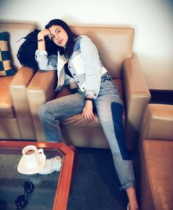 Anushka Sharma Instagram - All set to fly back to the hood ... Mumbai ✈😎 and back to #JabHarryMetSejal promotions.