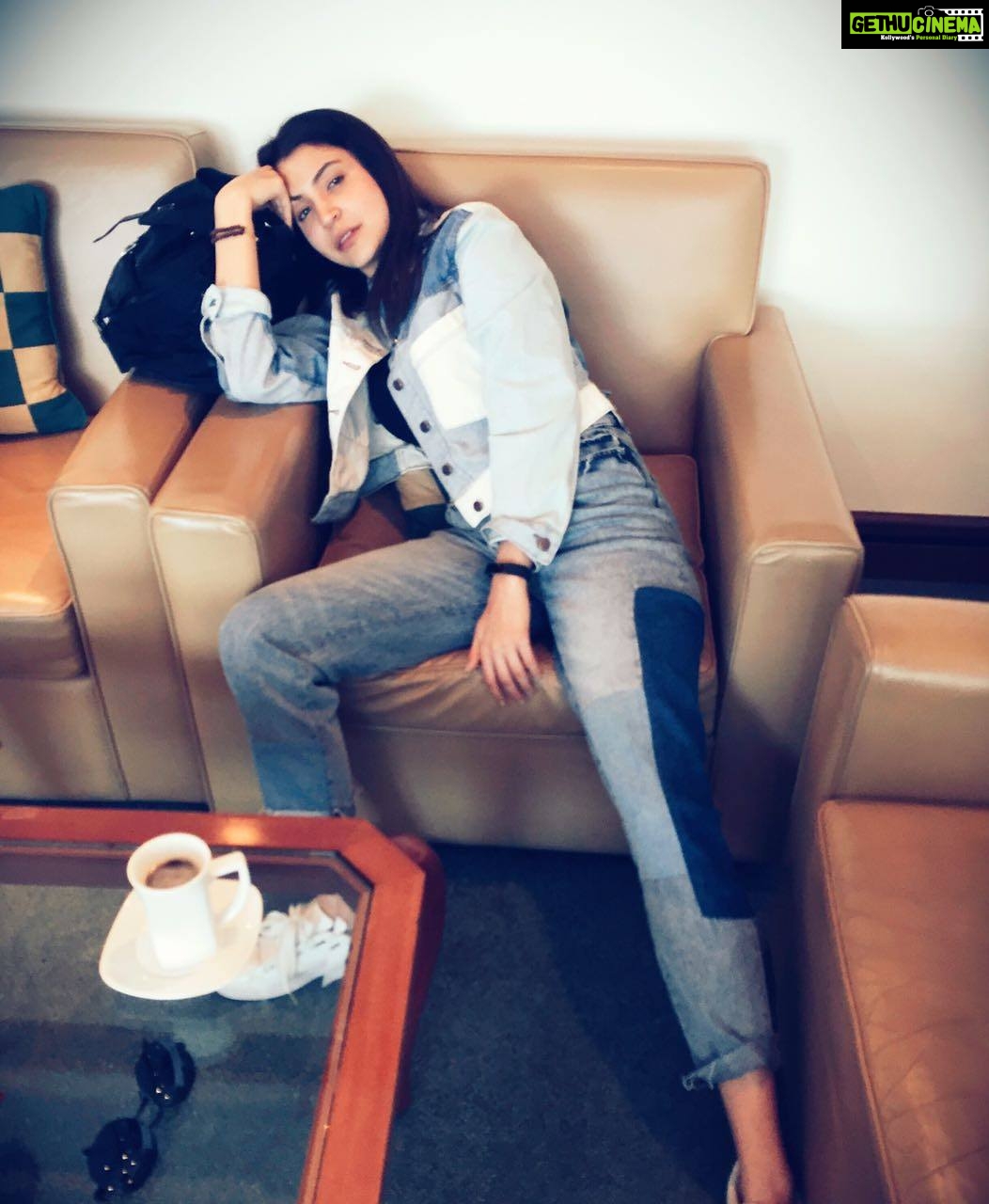 Anushka Sharma Instagram - All set to fly back to the hood ... Mumbai ✈😎 and back to #JabHarryMetSejal promotions.