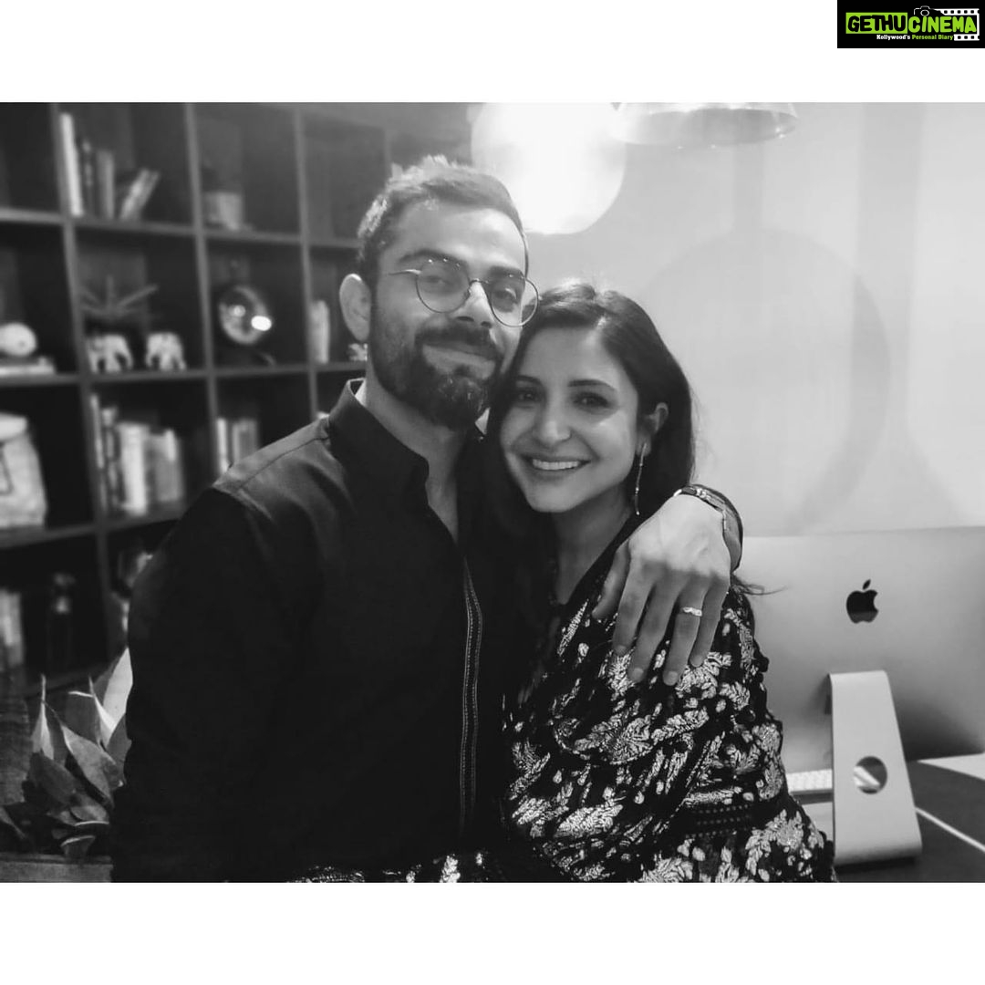 Anushka Sharma Instagram - Wishing you all bountiful of love , happiness and prosperity this new year . From us to you 🤍 📸 - @shivpanditt
