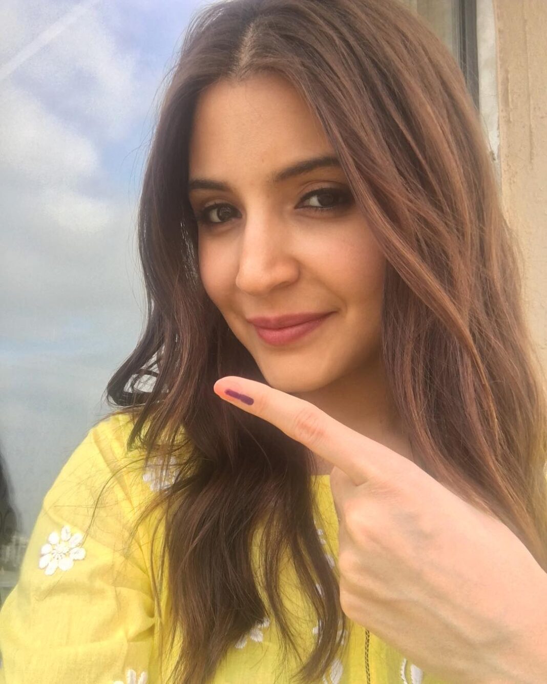 Anushka Sharma Instagram - Started my morning by casting my vote.Voting is our collective duty towards our country & its progress.Pls go out & vote 🙏🏼#VoteKarMaharashtra 🇮🇳