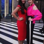 Anushka Sharma Instagram – Painting the couch red and pink! 🤘🏻#KatrinaKaif #KoffeeWithKaran