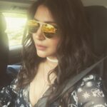 Anushka Sharma Instagram - Hola ! Off I go ... promotions... #aedilhaimushkil❤ #aedilkidiwali sunglasses courtesy mr Kapoor 😋