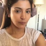 Anushka Sharma Instagram – Makeup time boredom 💅🏻🙇🏻#ShootLife #nofilter #yawnnnnnn