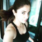 Anushka Sharma Instagram - Hello from the treadmill 👋🏼 #onthego