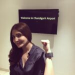 Anushka Sharma Instagram - Day shoot in Patiala 🚗➡️ ✈️ night shoot in mumbai ! the night is long ... And I'm ready 😇 #ShootLife #workit . Happy to be going home after one and a half month 🤗