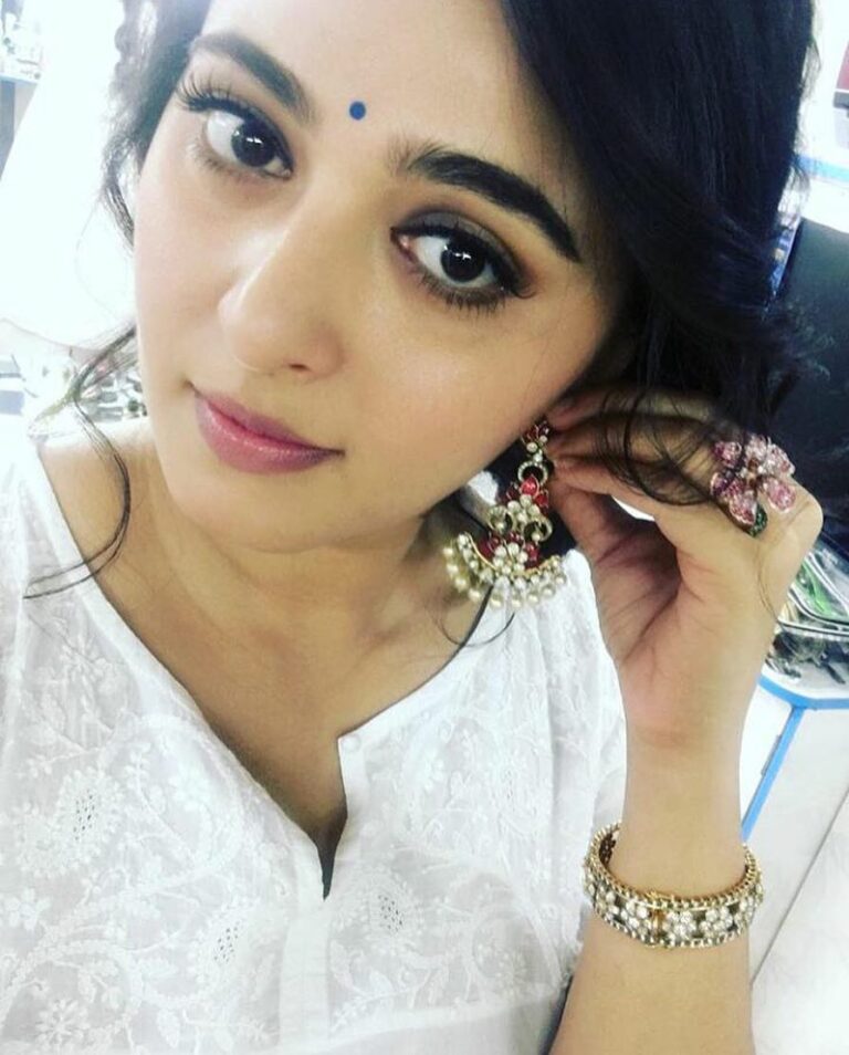Anushka Shetty Instagram - Thank you Anantham (Praveena Prasad tipirneni) for such beautiful jewellery for Baahubali 2 (Telugu) audio launch 😍😍😍