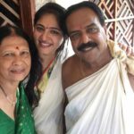 Anushka Shetty Instagram – Happy wedding anniversary Papa & Amma💖🎉🥳🤗✨

ಮದುವೆ ವಾರ್ಷಿಕೋತ್ಸವದ ಹಾರ್ದಿಕ ಶುಭಾಶಯಗಳು ಪಪ್ಪ ಮತ್ತು ಅಮ್ಮ 💖🎉🥳🤗✨