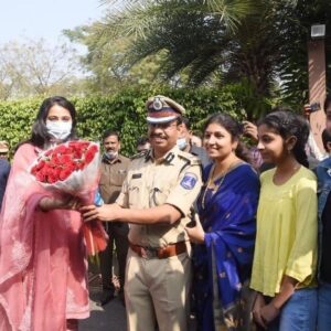 Anushka Shetty Instagram - #ShePahi first Annual Conference 2021 💐 

We film actors are portrayed as stars,but each one from police department are the real stars 👏👏

We feel so secure because of your efforts, hardwork and sacrifices are supreme 😊🙏