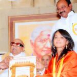 Anushka Shetty Instagram – #Recollecting one of my Proud moment 😀#kalimamani award in 2010