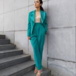 Anya Singh Instagram - 🎶Menu suit suit karda🎶 . . 💄 - @makeupwali 💇 - @hairbysurekhan 👗 - @mohitrai