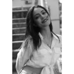 Anya Singh Instagram - #FridayFeeling 🌸🌼 - 👗 @styledbyanissa 💄@makeupbyfaizam 💇 @makeupandhairbyanisha 📸@ankitanevrekar_photography