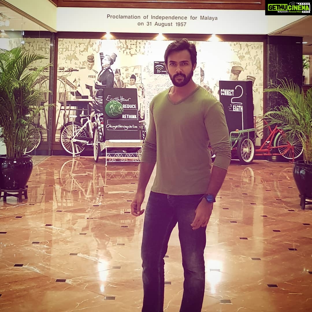 Arav - 30.7K Likes -