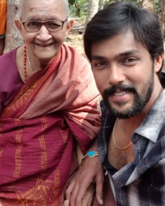 Arav Instagram - With this beauty Saroja patty..such a lovely and humorous darling I've met..happy she is a part of my project..
Ohhh and sorry I'm sitting close and holding her hands 😜🙏🙏#Rajabheema #Aravsrajabheema #aravsnext #arav
