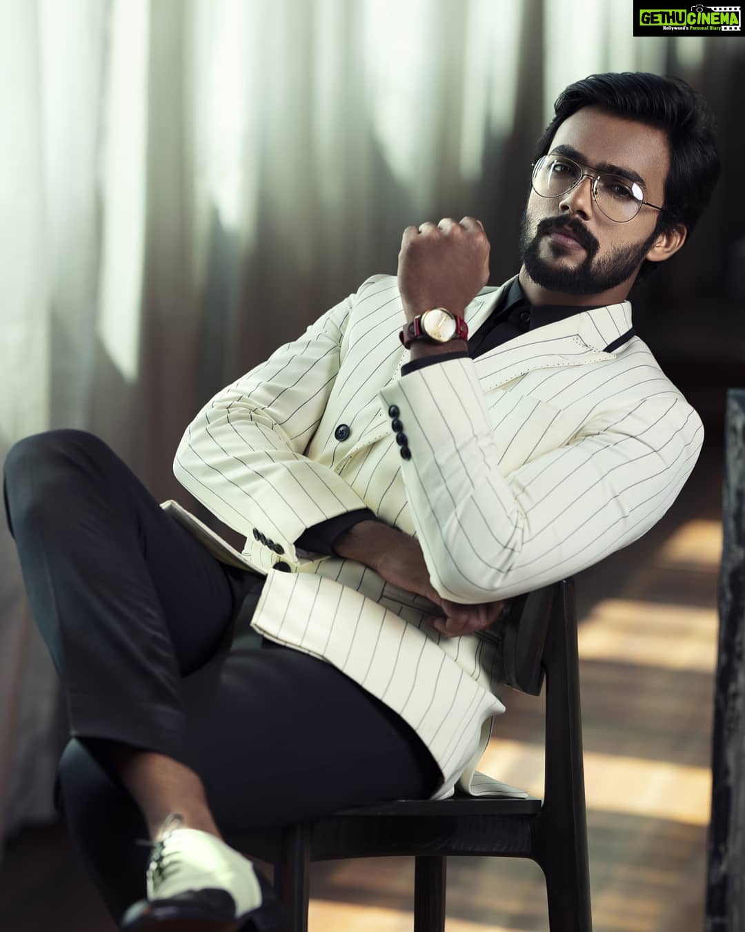 Arav - 47K Likes - One of my favourites..Shot by this extremely talented young photographer @waranyogesh_v.. Sure he 'll go heights..
Styling : @studio9696
For Femina Tamil
#feminatamil #femina #arav