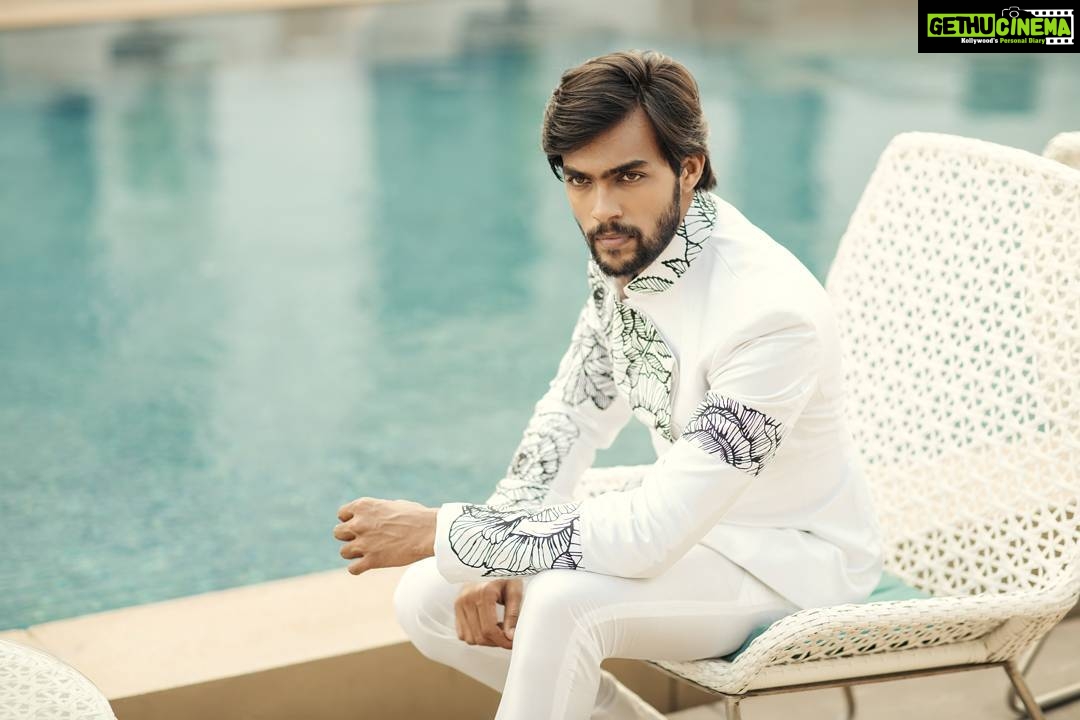 Arav - 33.1K Likes - Photography - @v.s.anandhakrishna
Wardrobe - @sidneysladen #sidneysladen
MUA- @aishvaryakhumar