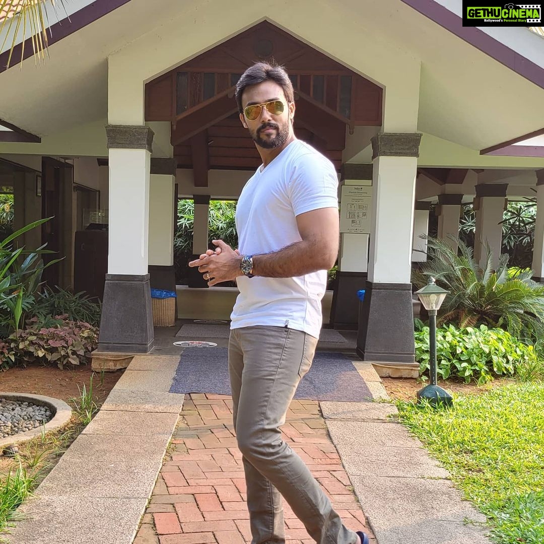 Arav - 30.5K Likes - Make this week the best fam..🥰🤗
#arav