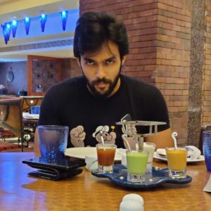 Arav Instagram - Diet time feast be like
#Arav