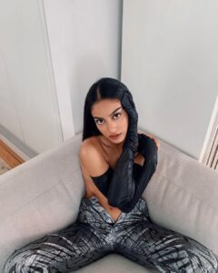Banita Sandhu Instagram - lost my top