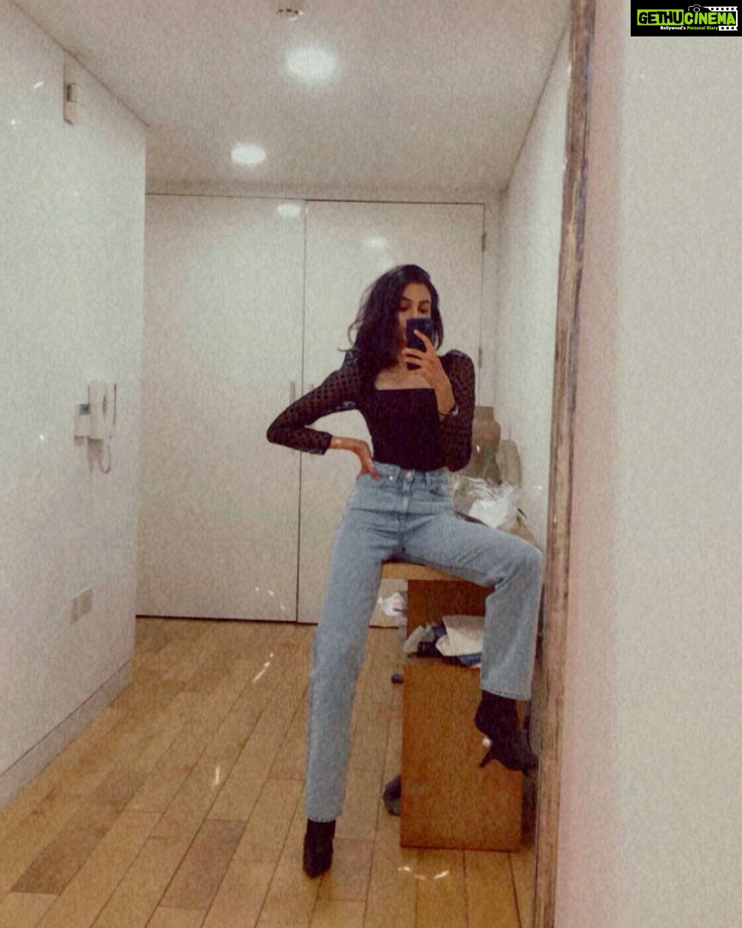 Banita Sandhu Instagram - these boots are made for sitting