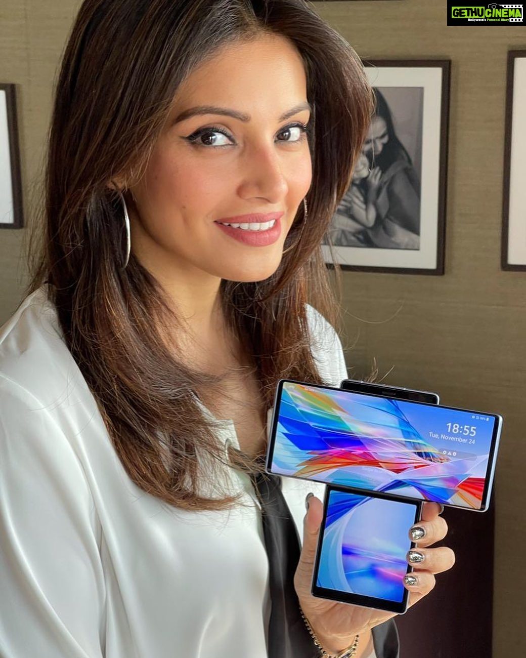 Bipasha Basu Instagram - With a busy schedule, i am always on the go. Whenever I get a break while shooting, I often have to finish multiple tasks in a short span of time. That's where the #LGWing 5G comes into play as its innovative dual screen display is super cool and functional for easy multitasking. And the compliments I get in the swivel mode are an added bonus! Isn't it interesting? #Multitasking #ExploreTheNew #LGMobile #LGIndia @lg_india