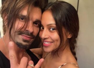 Bipasha Basu Instagram - Counting every second ... Durga Durga 🙏