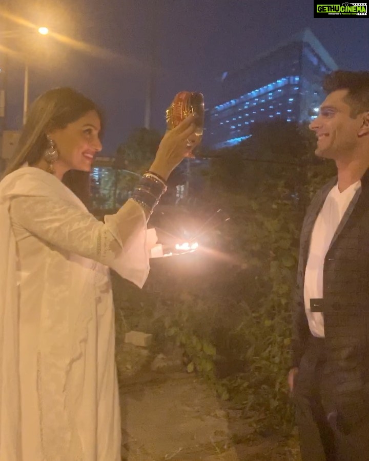 Bipasha Basu Instagram - Happy Karwachauth ❤️🙏 Last year #karwachauth memories. We literally chased the moon and broke our fast on the street as we had a family dinner planned post the ritual. Things I make @iamksgofficial do:) and he always encourages my enthusiasm in everything❤️ We both fast together each year ... another day to celebrate togetherness and our love ❤️ I love... love ❤️ #monkeylove