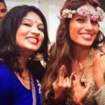 Bipasha Basu Instagram - Happy Birthday @sonibasu (Didi) ❤️🎉🤗😘 Thank you for looking after me when I was a tiny tot... you were and still are the cool cat ...who I looked up to ... while growing up❤️ Stay cool Sestra. Love you❤️Tight hugs🤗 #sisterlove