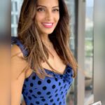 Bipasha Basu Instagram - My personal photographer at home @iamksgofficial ❤️ Me=Poser ❤️